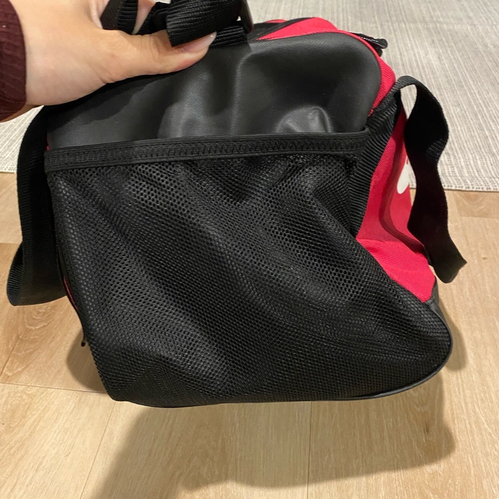 Nike Brasilia Small Duffel Gym Bag pink black White Swoosh - Picture 4 of 7